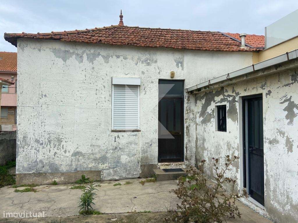 Moradia T2 à beira mar para remodelar-15