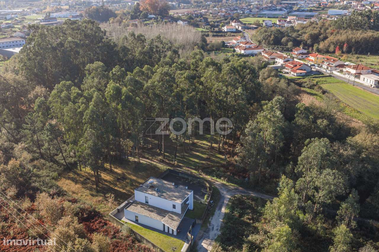 Terreno Rústico com 2.516 m2 na Carvalhosa, Paços de Ferreira - Grande imagem: 5/17