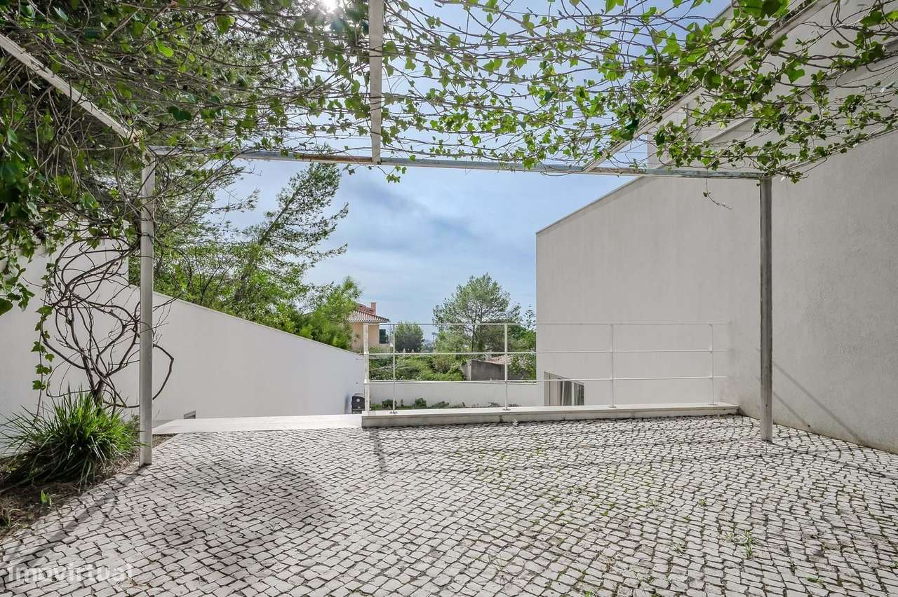 Moradia T4 com Piscina e Terraços Panorâmicos, Parede-8