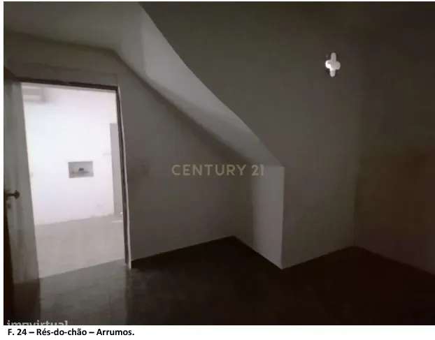 Moradia T3 de Rês-Chão e 1º Andar para remodelação, Mourão.-10