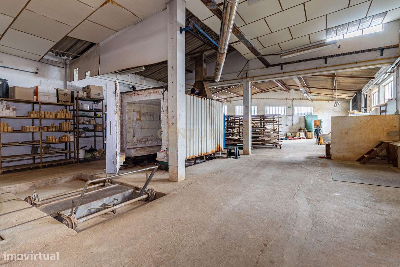 Armazem industrial com logradouro - Grande imagem: 5/24