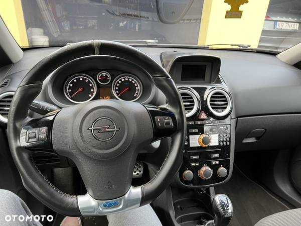 Opel Corsa 1.6T OPC - 12