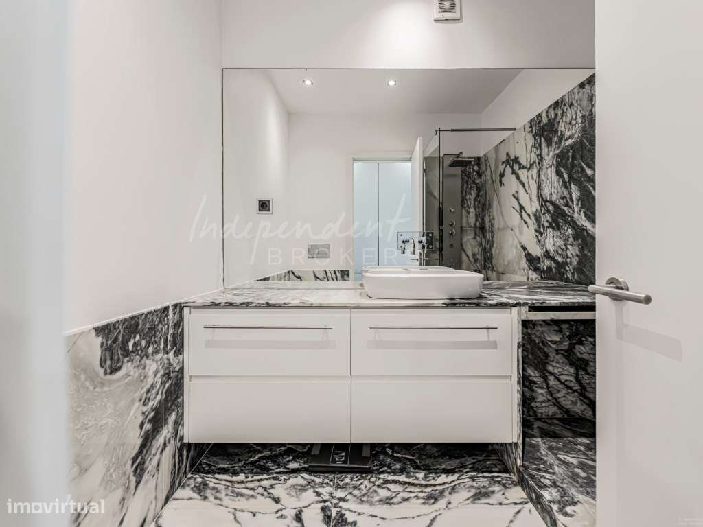 APARTAMENTO T3 TRANSFORMADO EM T2+1 NA AVENIDA CONSELHEIRO FERNANDO...-18