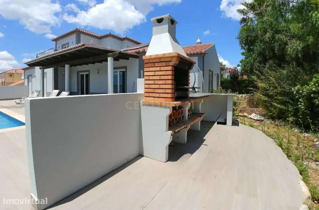 Moderna Moradia T4 com piscina e ginásio no Cerro Azul-21