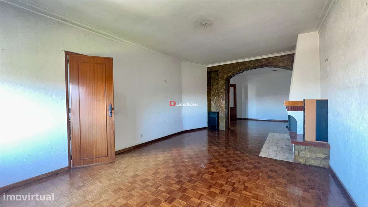 Apartamento T6 Duplex com 3 casas de banho e terraço-21
