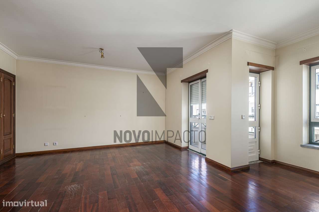 T4 Espaçoso no Centro do Montijo – Excelente Oportunidade-16