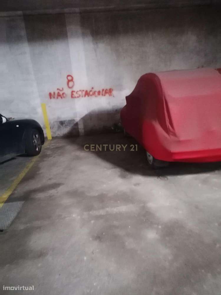 EM BEJA -CENTRO- Oportunidade única de adquirir um lugar de  estaciona - Grande imagem: 2/4