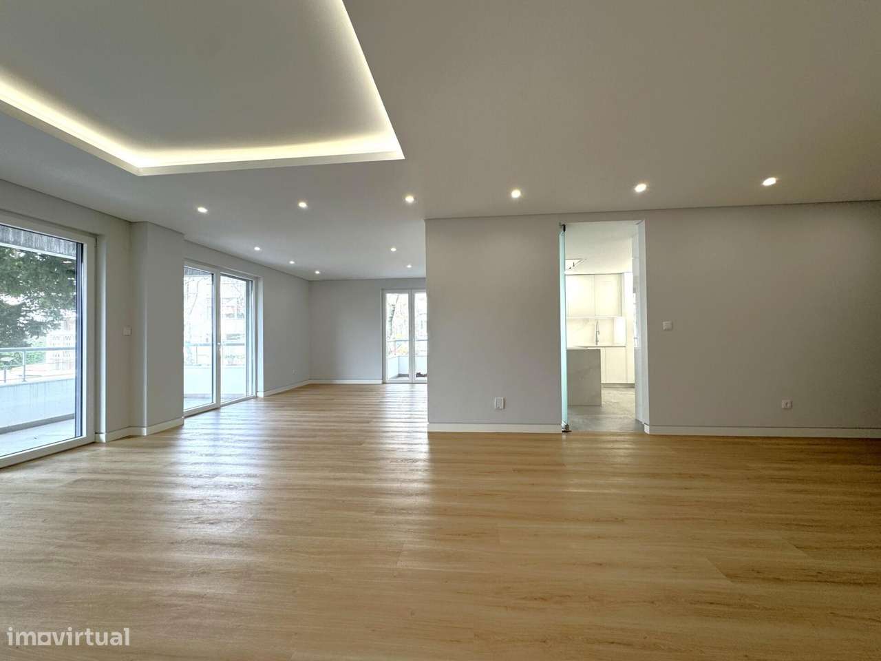 Apartamento T3 novo com estacionamento no centro de Carcavelos - Grande imagem: 5/51