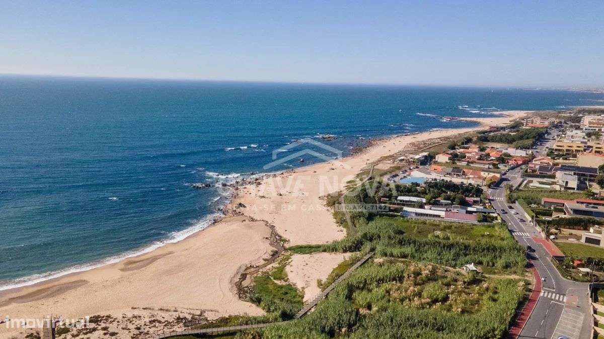 Moradia T3 com 4 casas de banho e piscina na Madalena-46