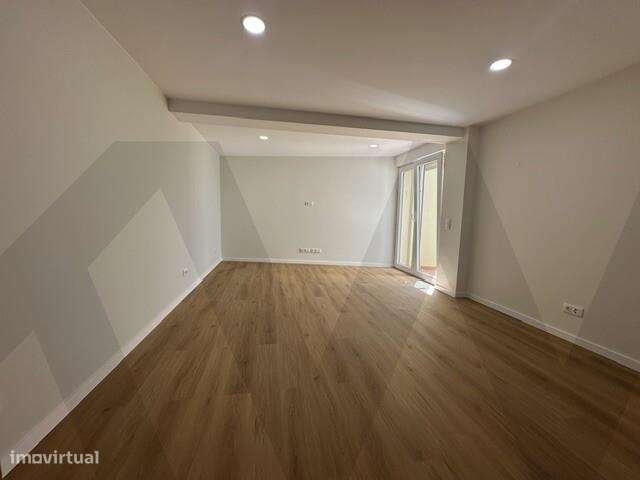 Apartamento T2 Completamente Remodelado - Centro Ericeira-26