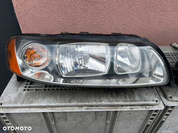 Lampa przednia VOLVO S60 V70 XC70 ZWYKŁE KOMPLET EUROPA ORYGINALNE VALEO - 2