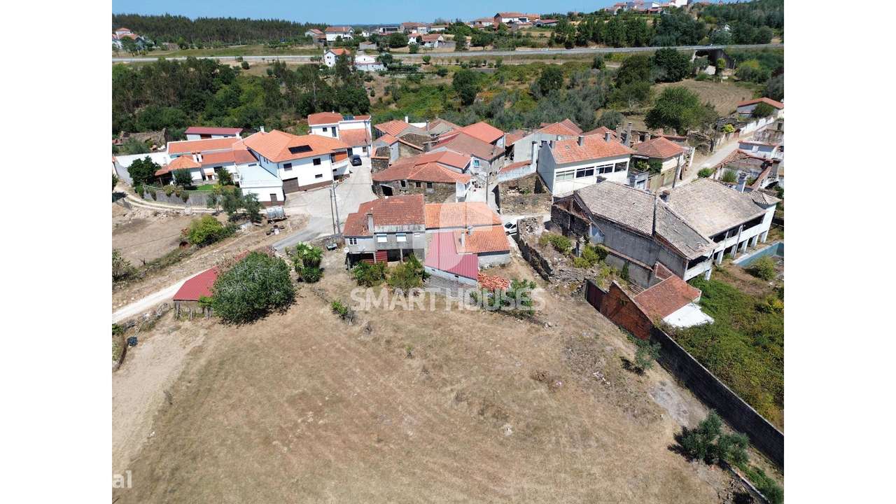 Moradia T3 Lufreu c/ terreno-37
