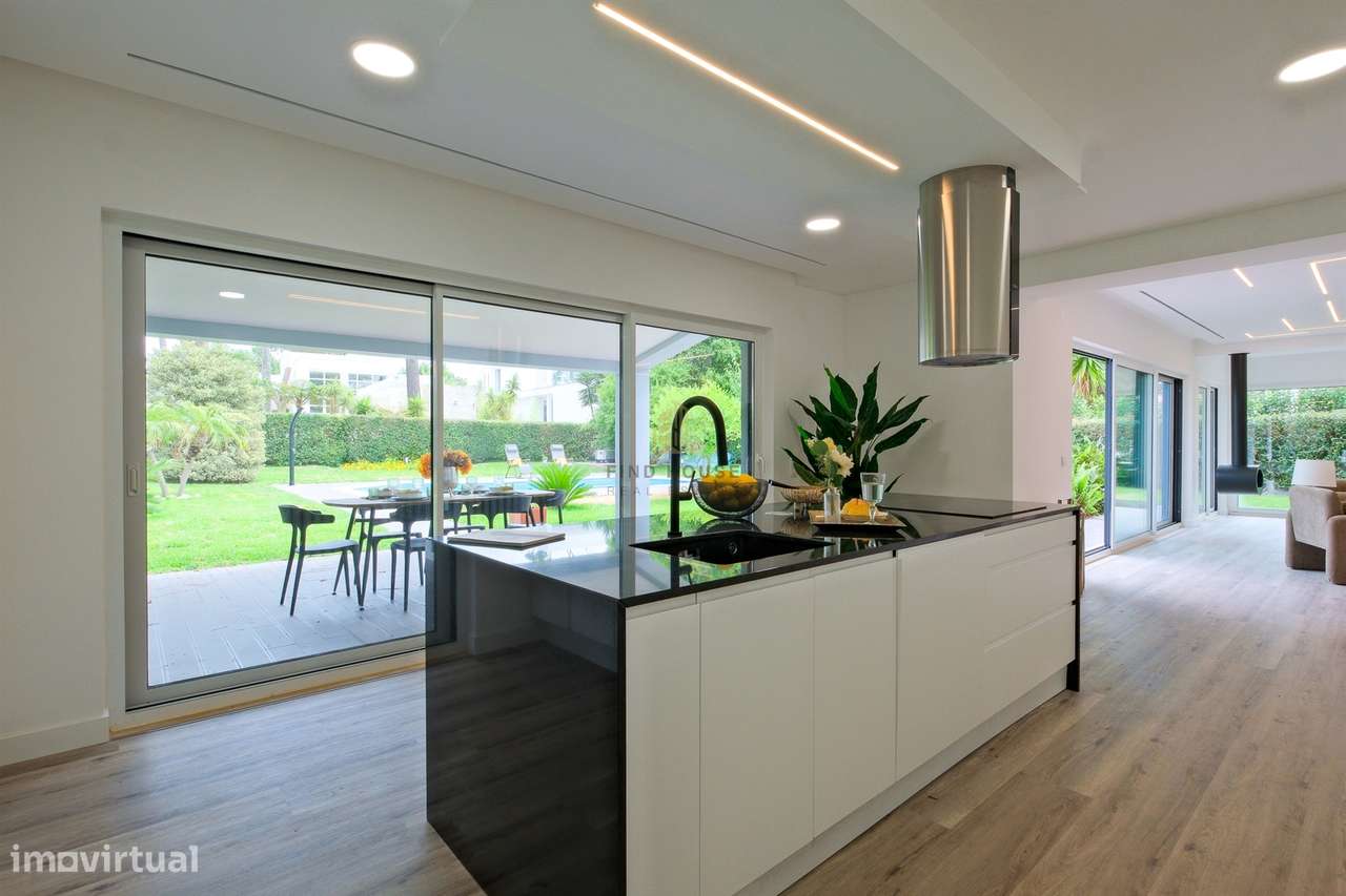 Moradia T4 de Luxo Totalmente Remodelada na Herdade da Aroeira-14