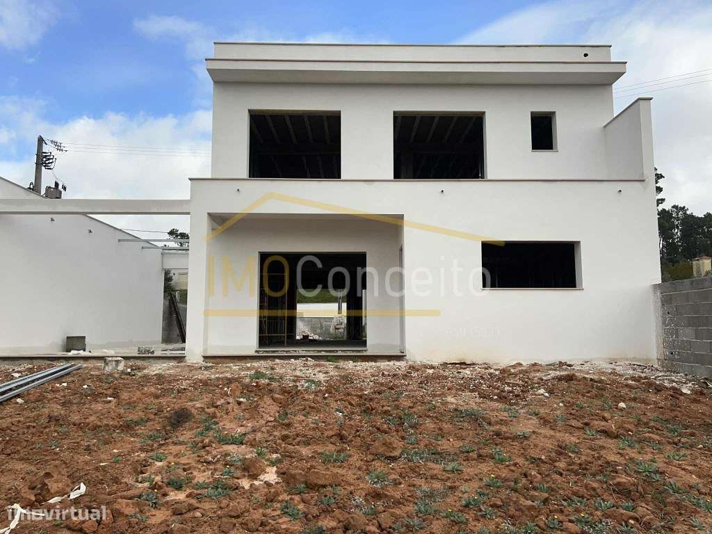 Moradia T4| Novo| | Garagem| Seiça| Ourem - Grande imagem: 1/27