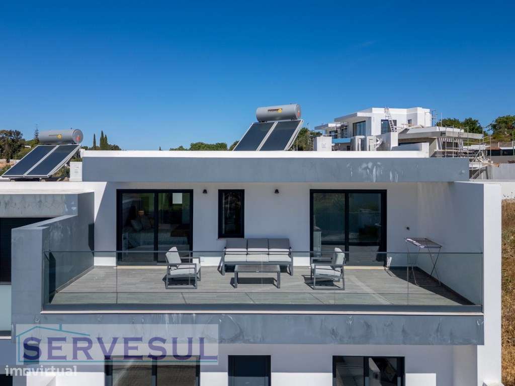 Moradia Moderna com Piscina e uma vista magnifica para o Campo de G...-54