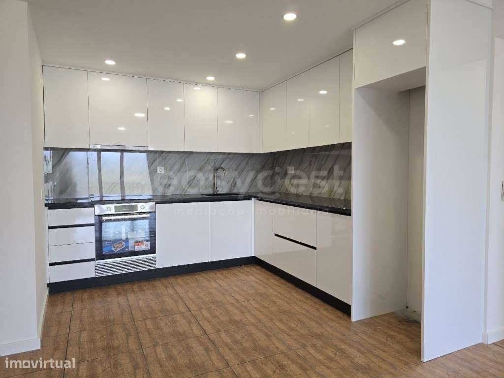 Fantástica Moradia T2 Renovada na Aldeia de Póvoa de Mosqueiros - Grande imagem: 3/40