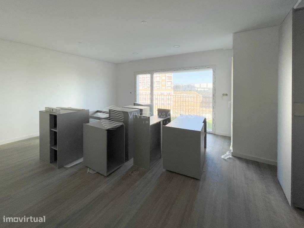 Apartamento T3 c/ parqueamento, em Santa Marta do Pinhal - Corroios. - Grande imagem: 2/16