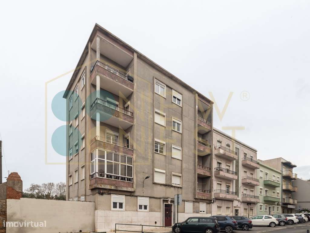 Apartamento T2+1 com excelente luz natural, varanda e logradouro co...-30