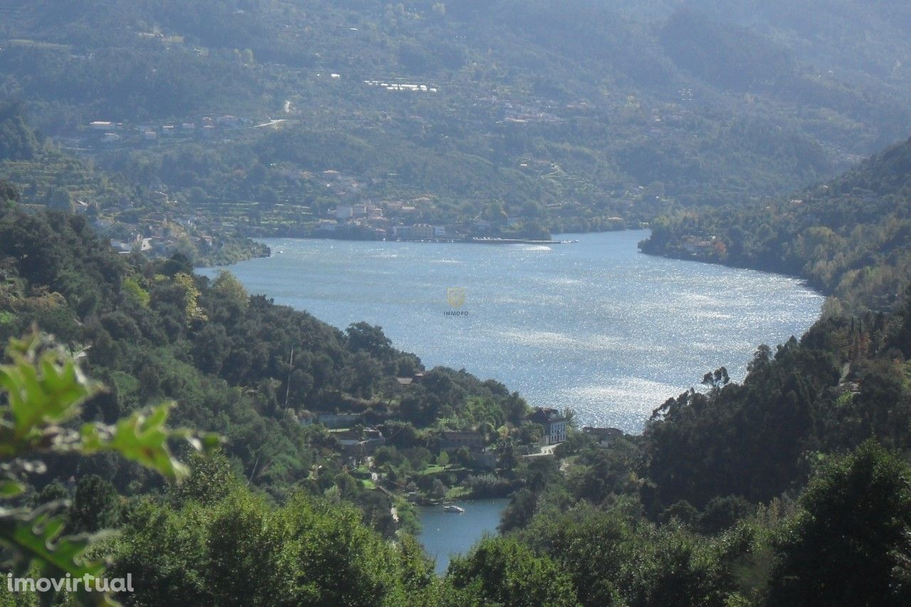 Terreno com 50.000m2 com vistas para o Rio Douro, com ótimos acessos,