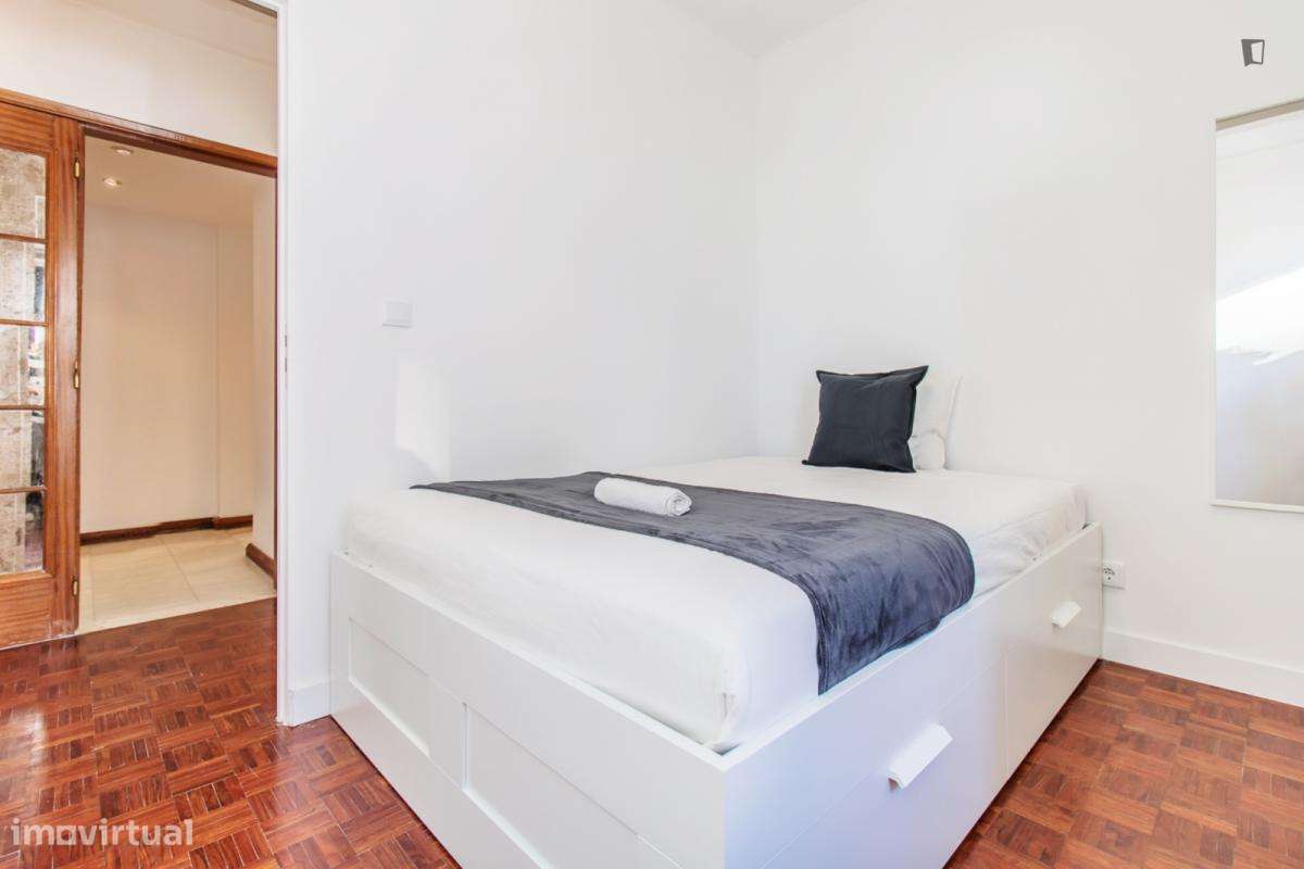 Quarto - localizado em Benfica Lisbon - Grande imagem: 4/10