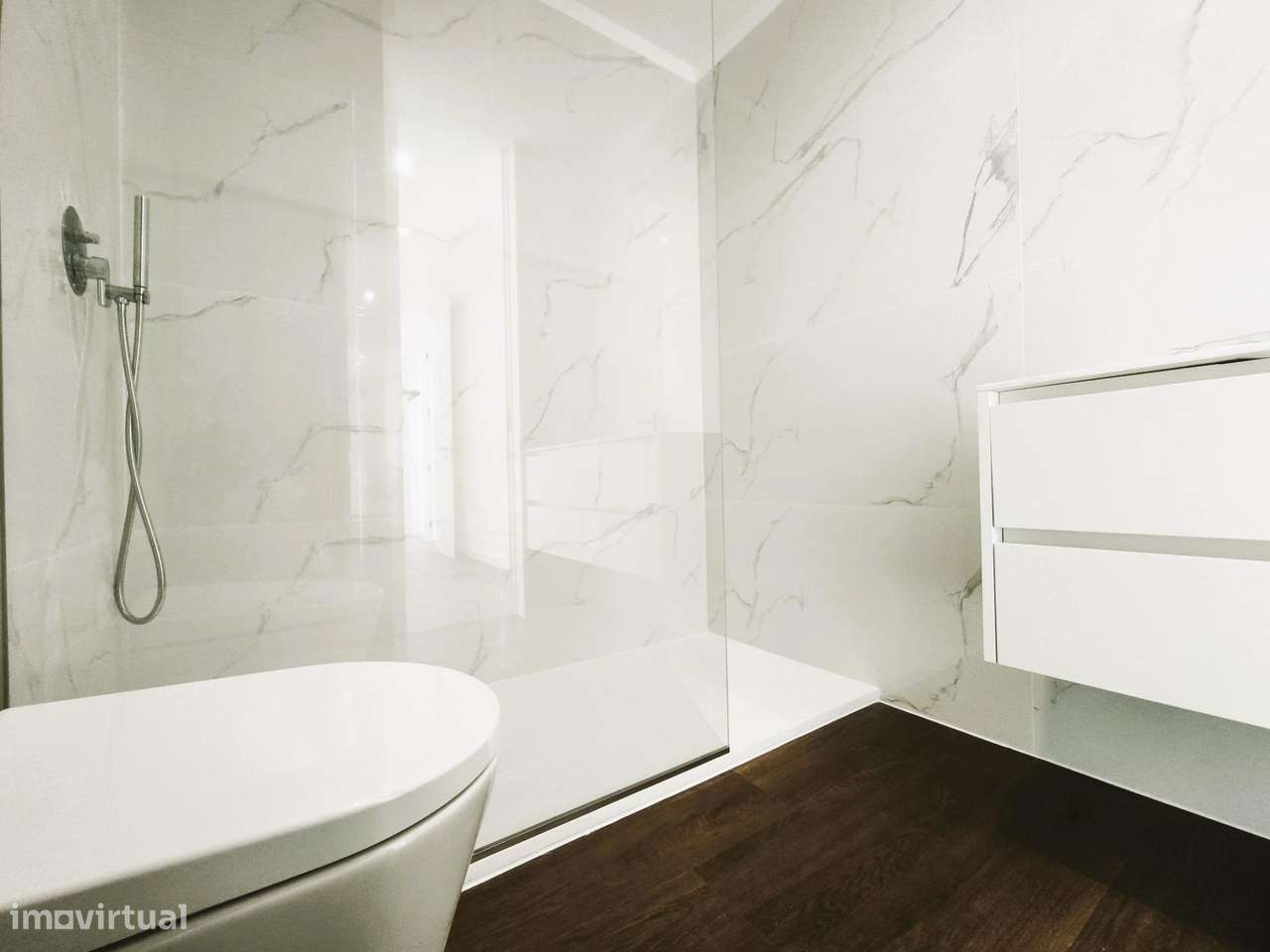 Apartamento T4 Novo (com Terraço e Centro Cidade)-28