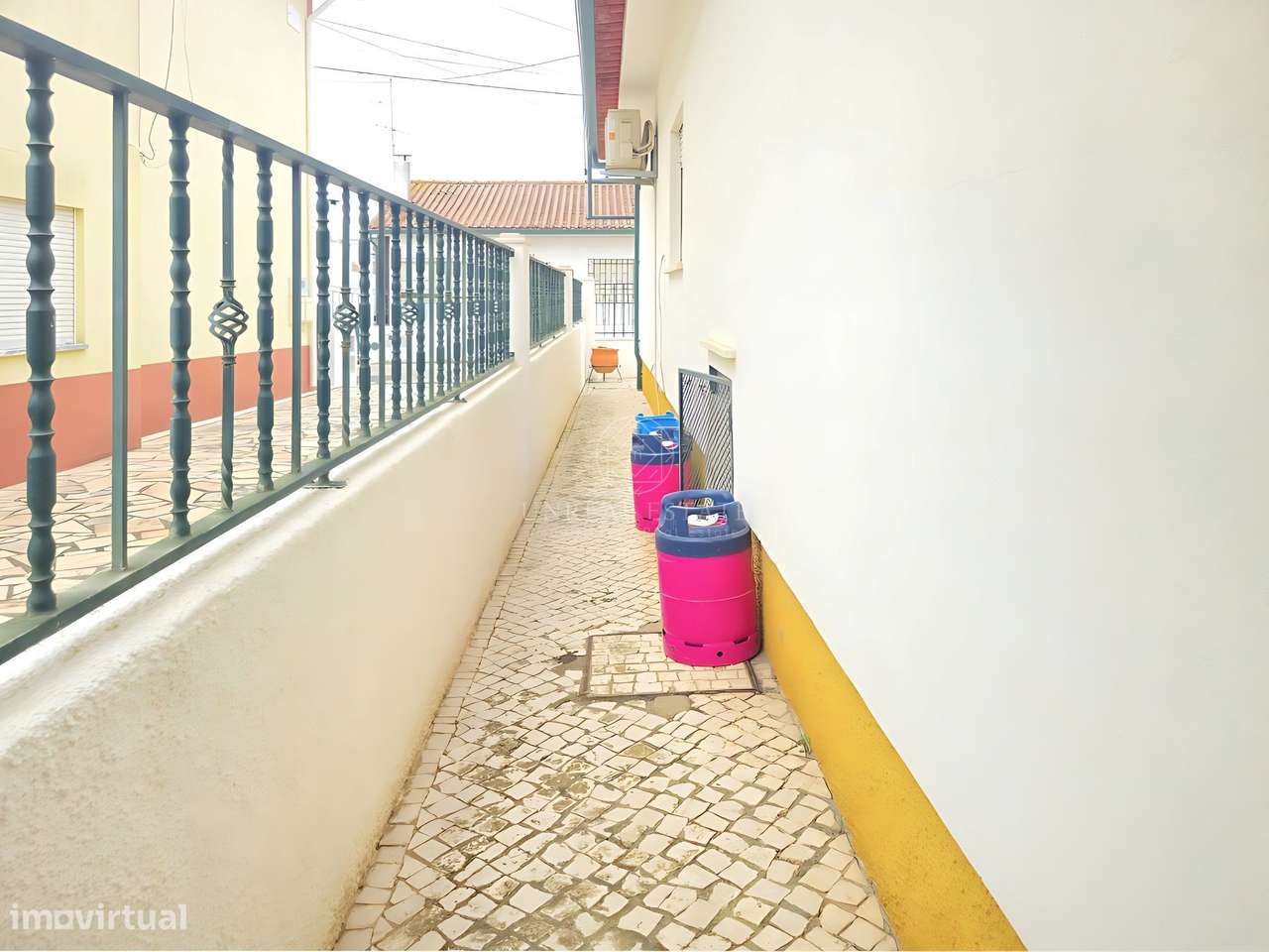 Moradia T3 Térrea Isolada com Jardim, Garagem e Churrasqueira | a 5 Mi-40