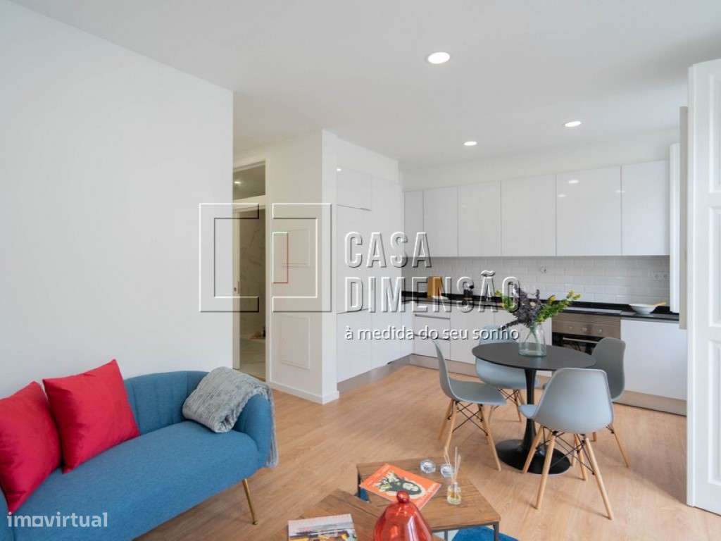 Apartamento de tipologia T2 com 61 m2, totalmente renovado, mobilad... - Grande imagem: 5/32