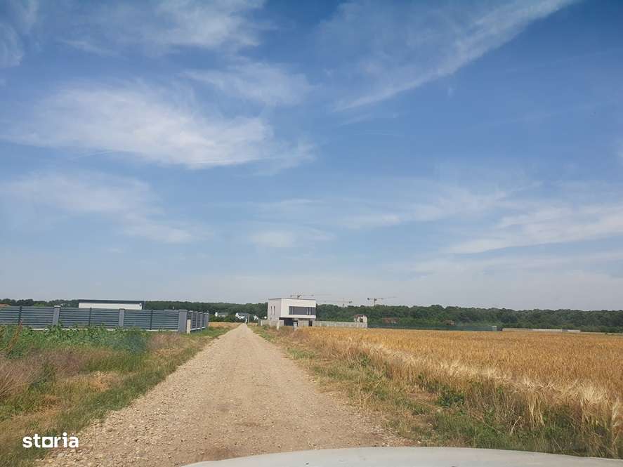 Teren acces strada amenajata langa padure, 650 mp, 28000 euro - Imagine principală: 1/20