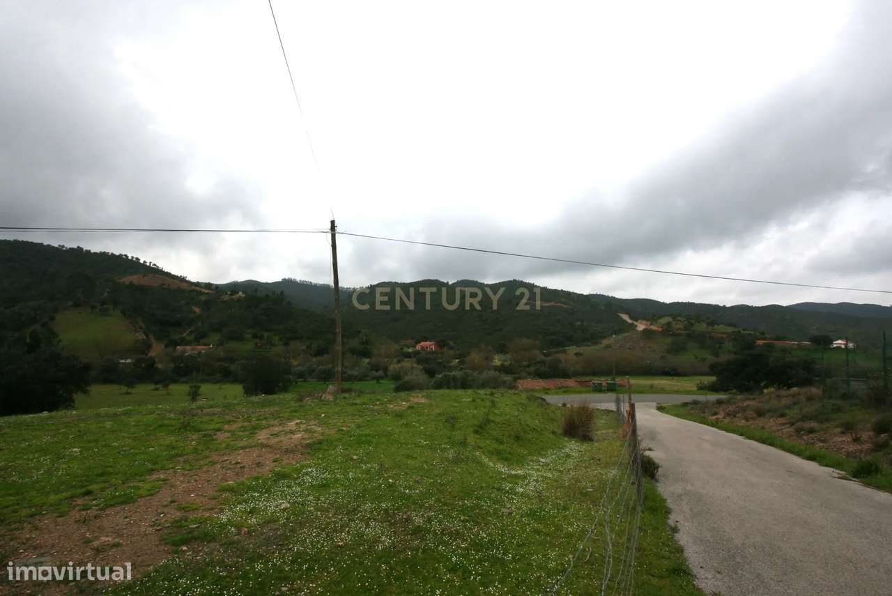 Terreno urbano na zona de Ribeira de Odelouca, freguesia São Barnabé. - Grande imagem: 1/11