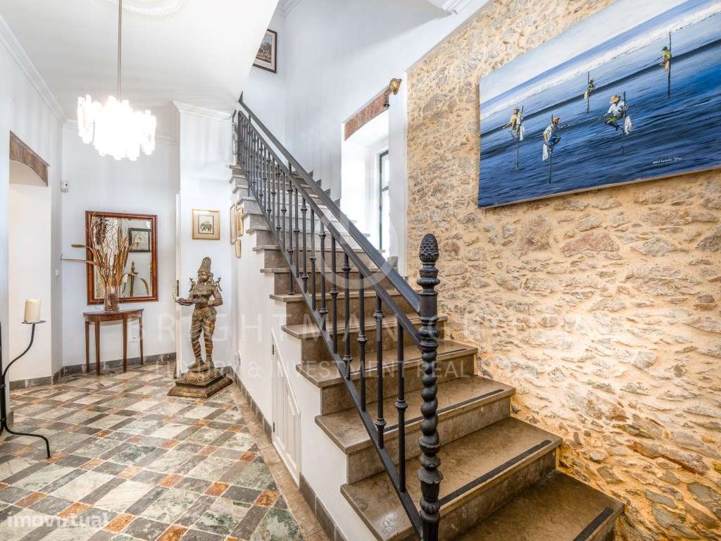 Moradia T5 com piscina em zona histórica da Parede - Grande imagem: 4/37