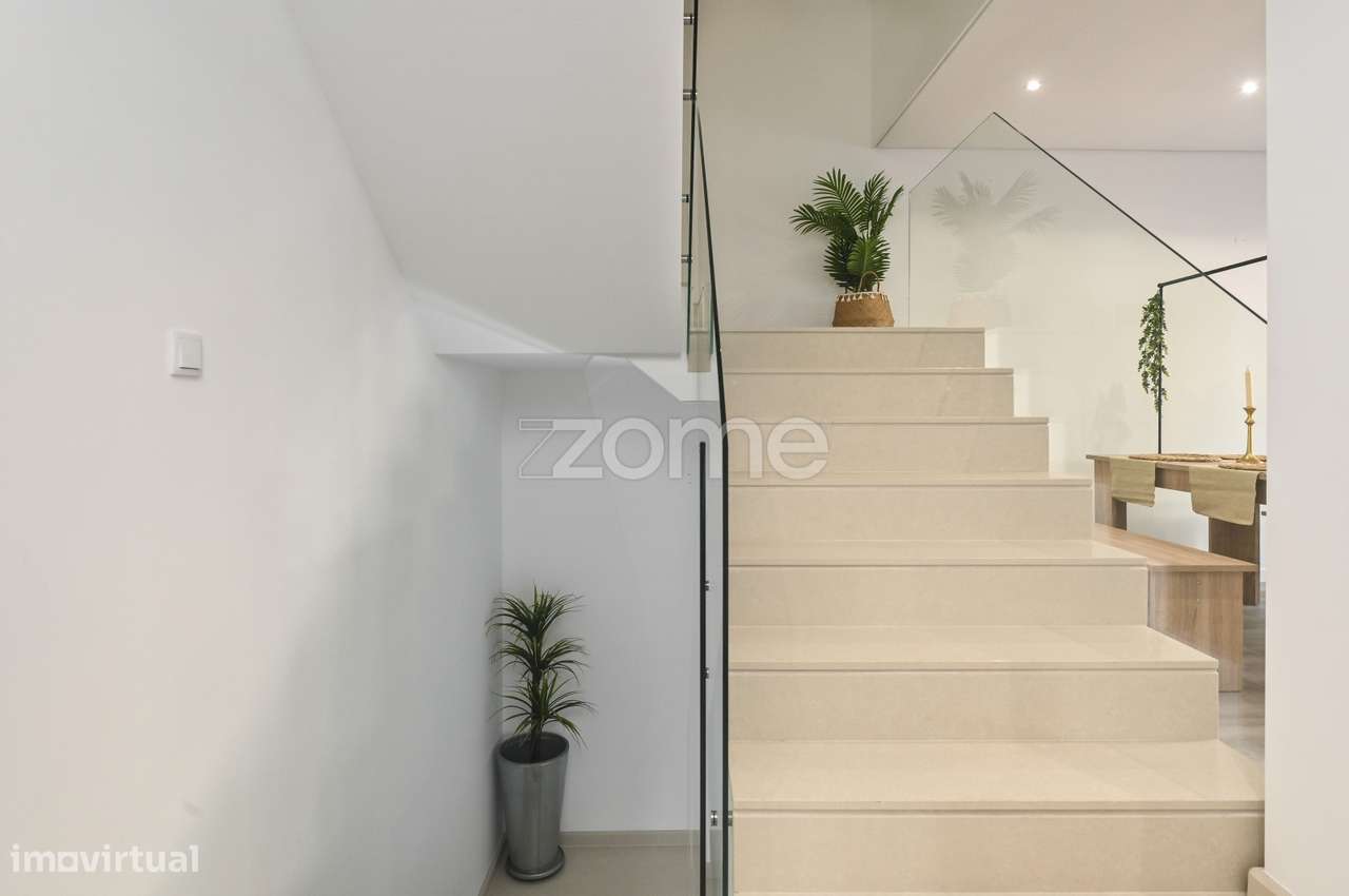Moradia nova | 3 suites | Garagem e Sótão | Varge Mondar, Sintra - Grande imagem: 5/47
