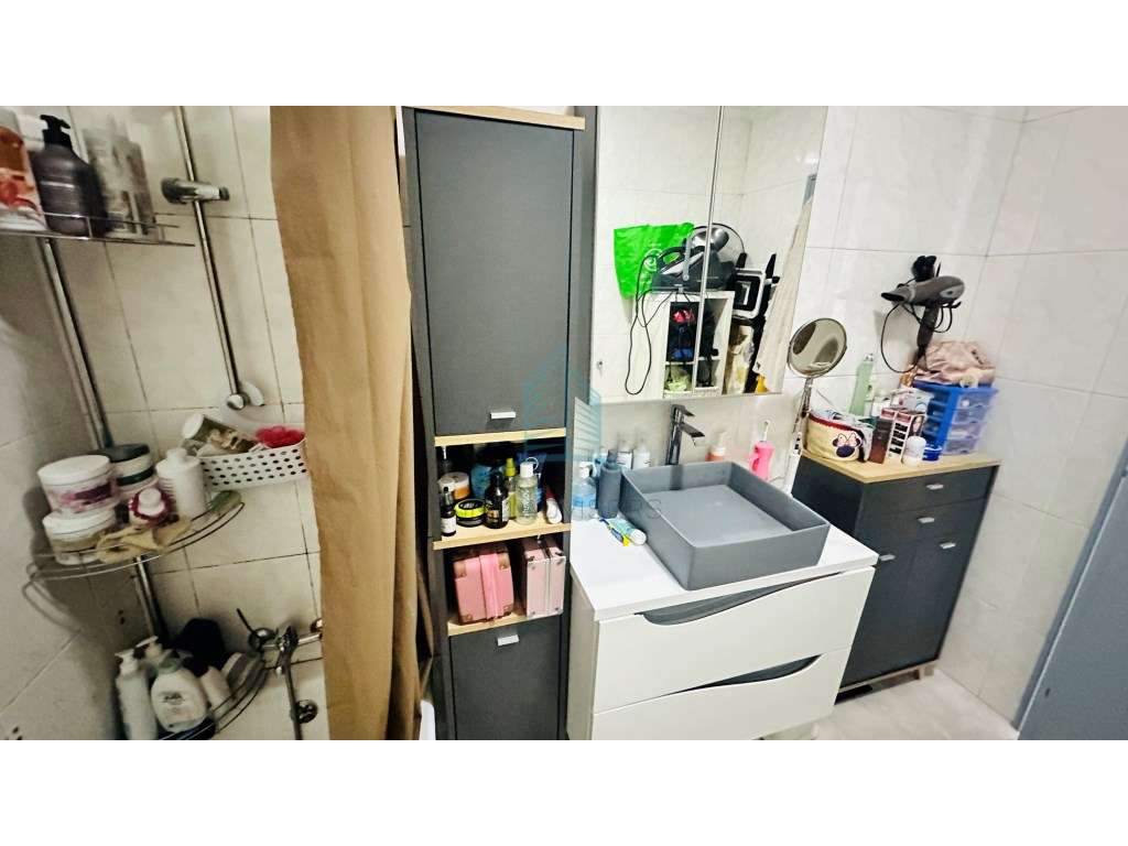 Excelente T2 com Lugar de Garagem e elevador em S. Cosme-8