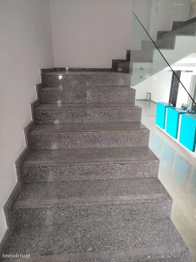 Armazém para arrendar no Prior Velho - Lisboa - Grande imagem: 5/23