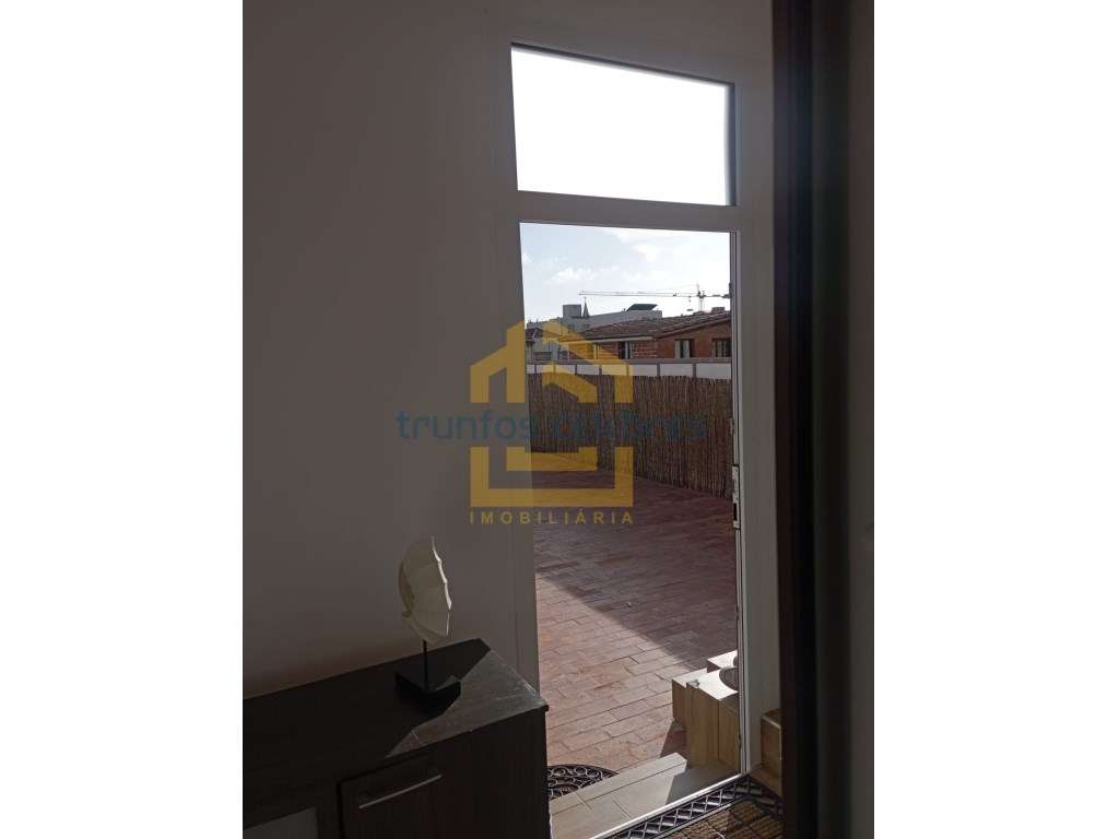 Apartamento T3 Totalmente Renovado com Terraço Privativo - Centro d...-9