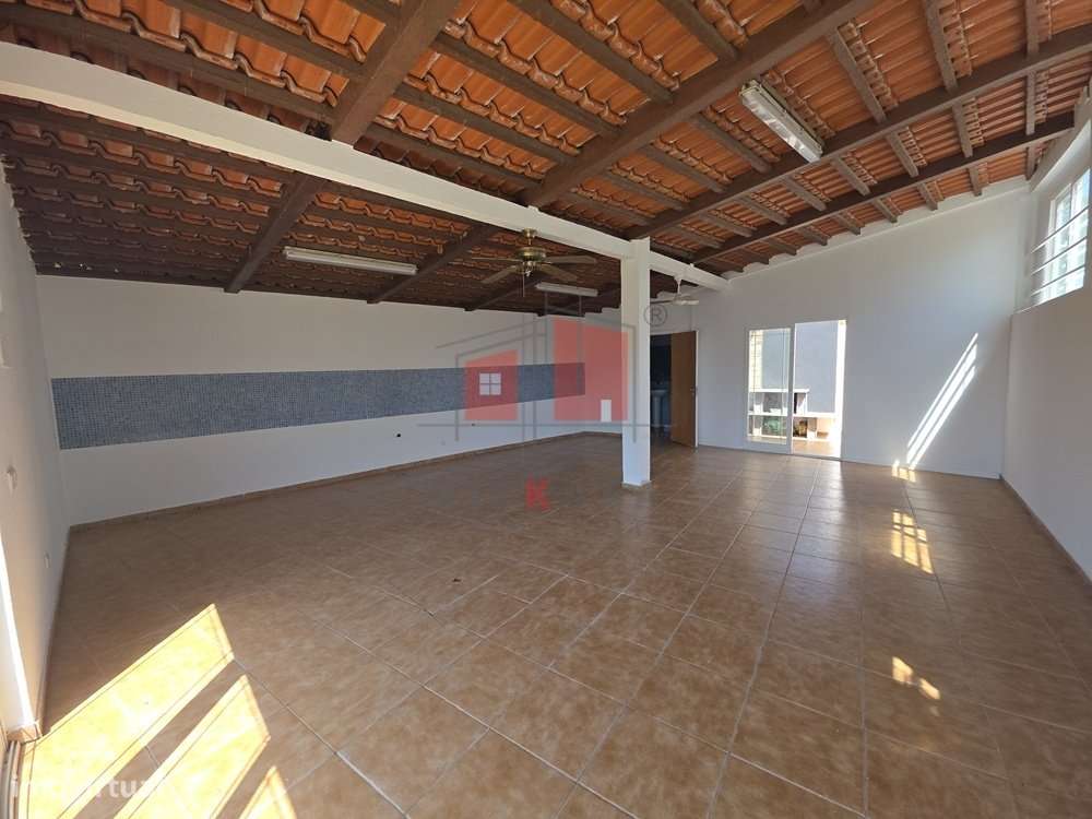 Moradia T4 com Piscina em 900 m2 de lote-24