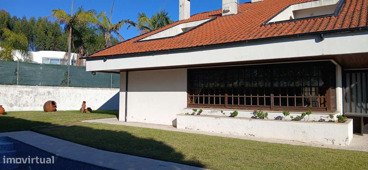 Moradia com jardim e piscina, Francelos- V.N. de Gaia-1