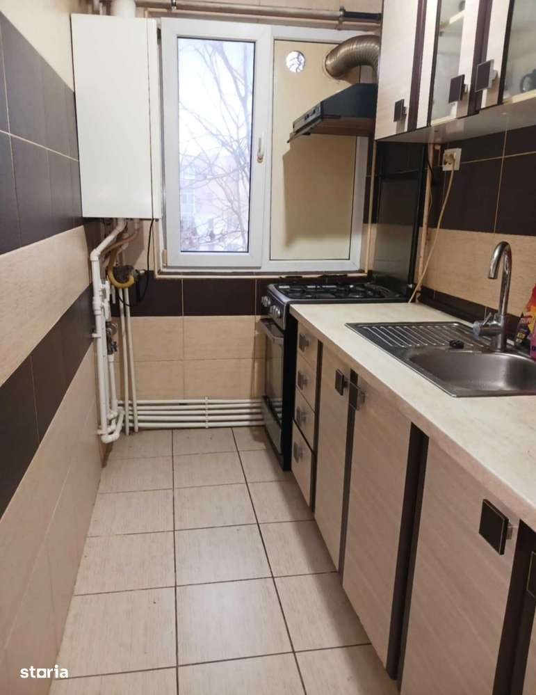 Apartament 3 camere, Craiovița Nouă, et. 3, centrală termică - Imagine principală: 4/7