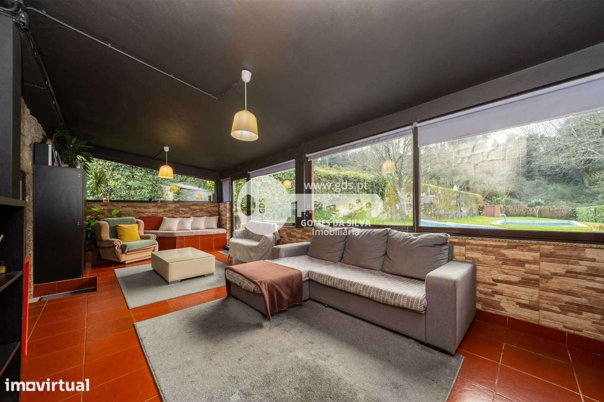 Moradia T4 com Piscina e Cativante Área Exterior - Grande imagem: 2/34