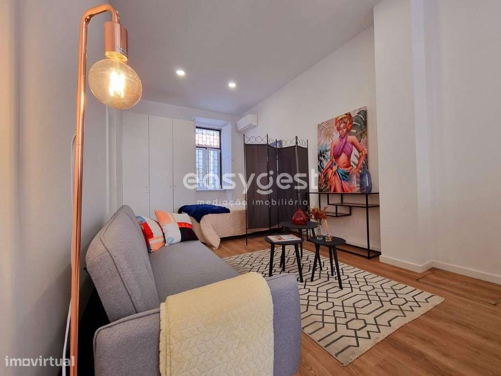 Apartamento T0 totalmente Renovado, com duas frentes e logradouro - Grande imagem: 5/15