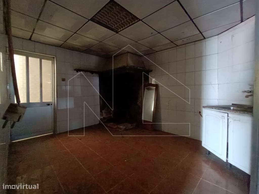 Moradia T3 para recuperar Valongo do Vouga-9