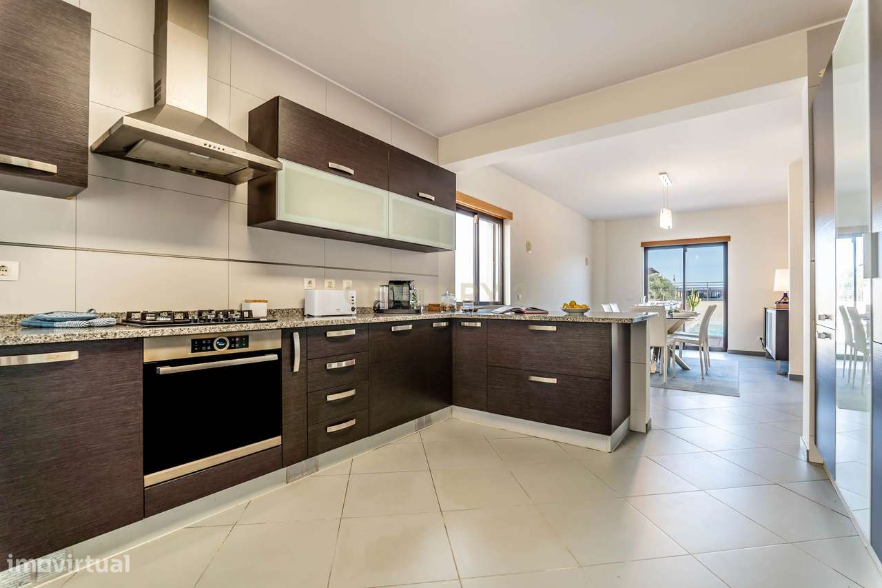 Deslumbrante Moradia T5 em Vilamoura com uma área total de 265m2 - Grande imagem: 4/60