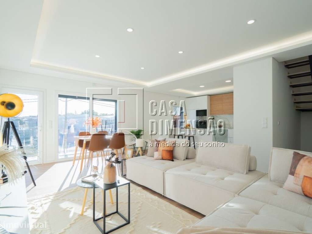 Moradia de tipologia T4+2 na melhor zona da Sobreda, com Piscina, G...-10