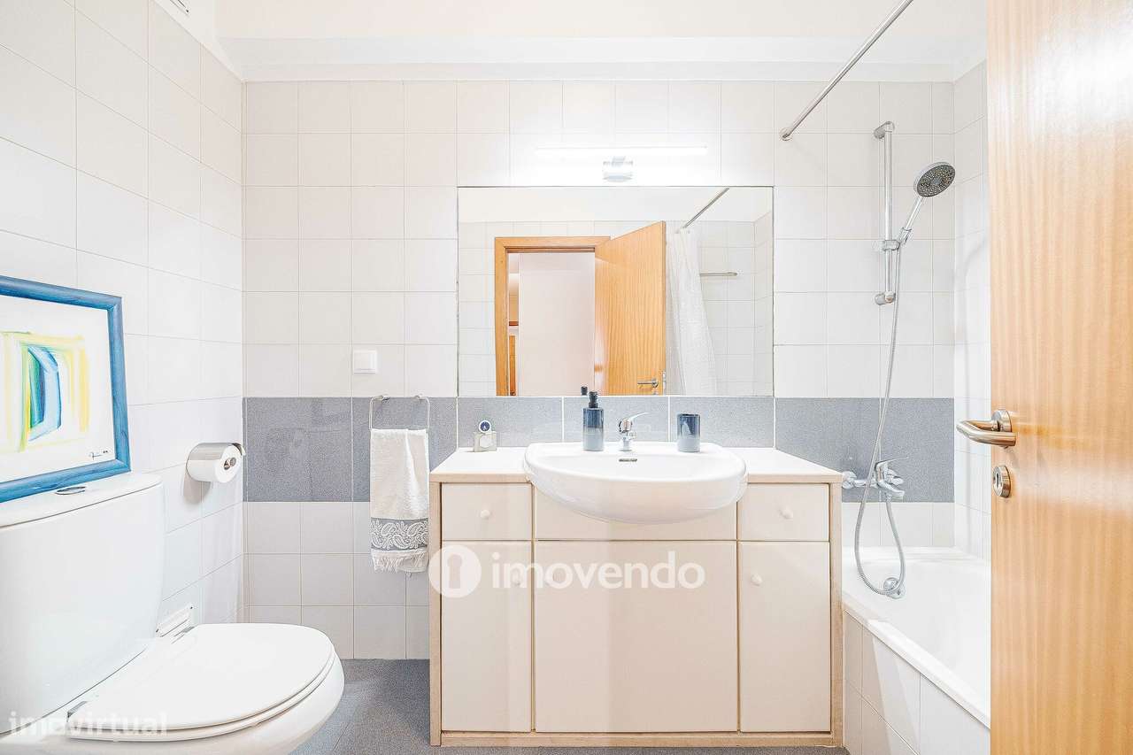 Apartamento T3, com garagem e arrecadação, na Ramada-32