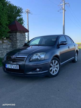 Toyota Avensis 1.8 Sedan Terra - 1