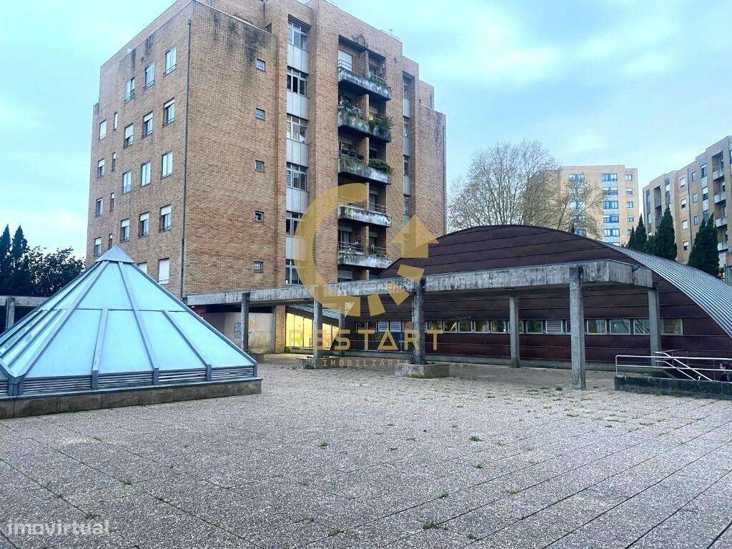 Loja Comercial com esplanada, na Zona do Chantre – Maia - Grande imagem: 3/26