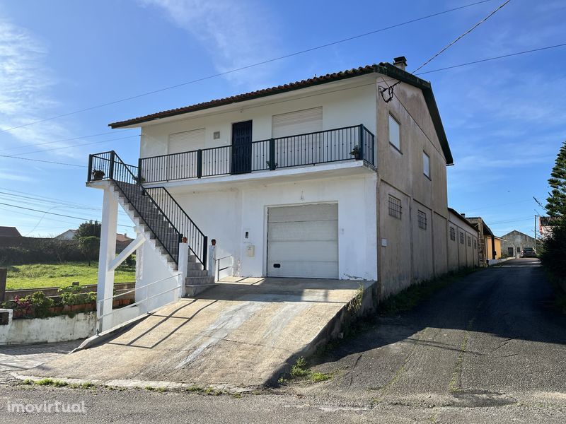 Arrenda-se armazém 100 m2