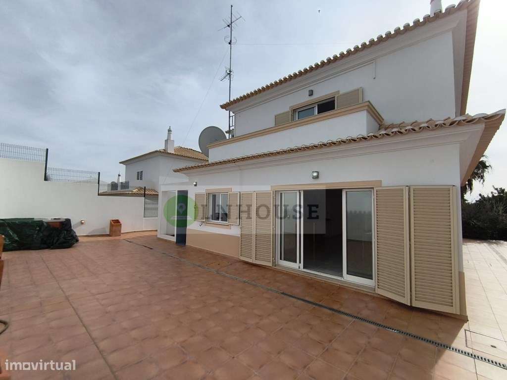 Moradia T4 com piscina e garagem - Castro Marim-13