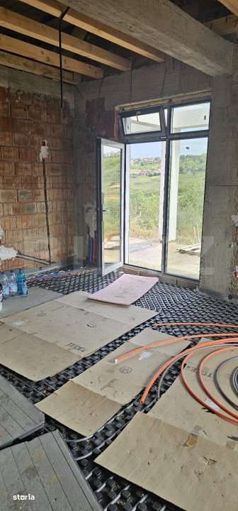 Casa la rosu, 4 camere, terasa mare cu vedere foarte frumoasa, zona Vi - Imagine principală: 4/4