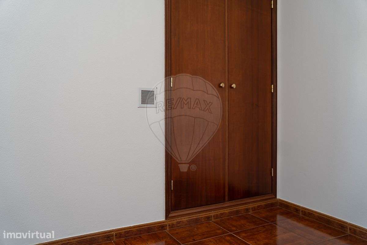 Moradia isolada T2+2 para venda na Quinta do Conde-16