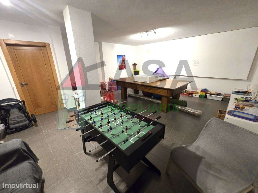 Moradia T4 com Terraço e Vista Desafogada em Loures-51